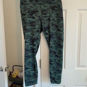 Fabletic camo leggings